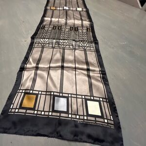 Vintage scarf Find Arts Museum San Francisco 
Nice condition